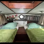 Bateau A Quai, Logement Atypique Chaleureux
