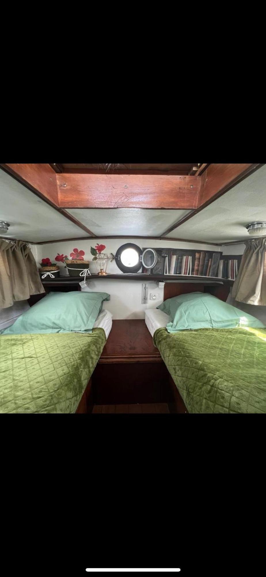Bateau-hôtel Bateau A Quai, Logement Atypique Chaleureux
