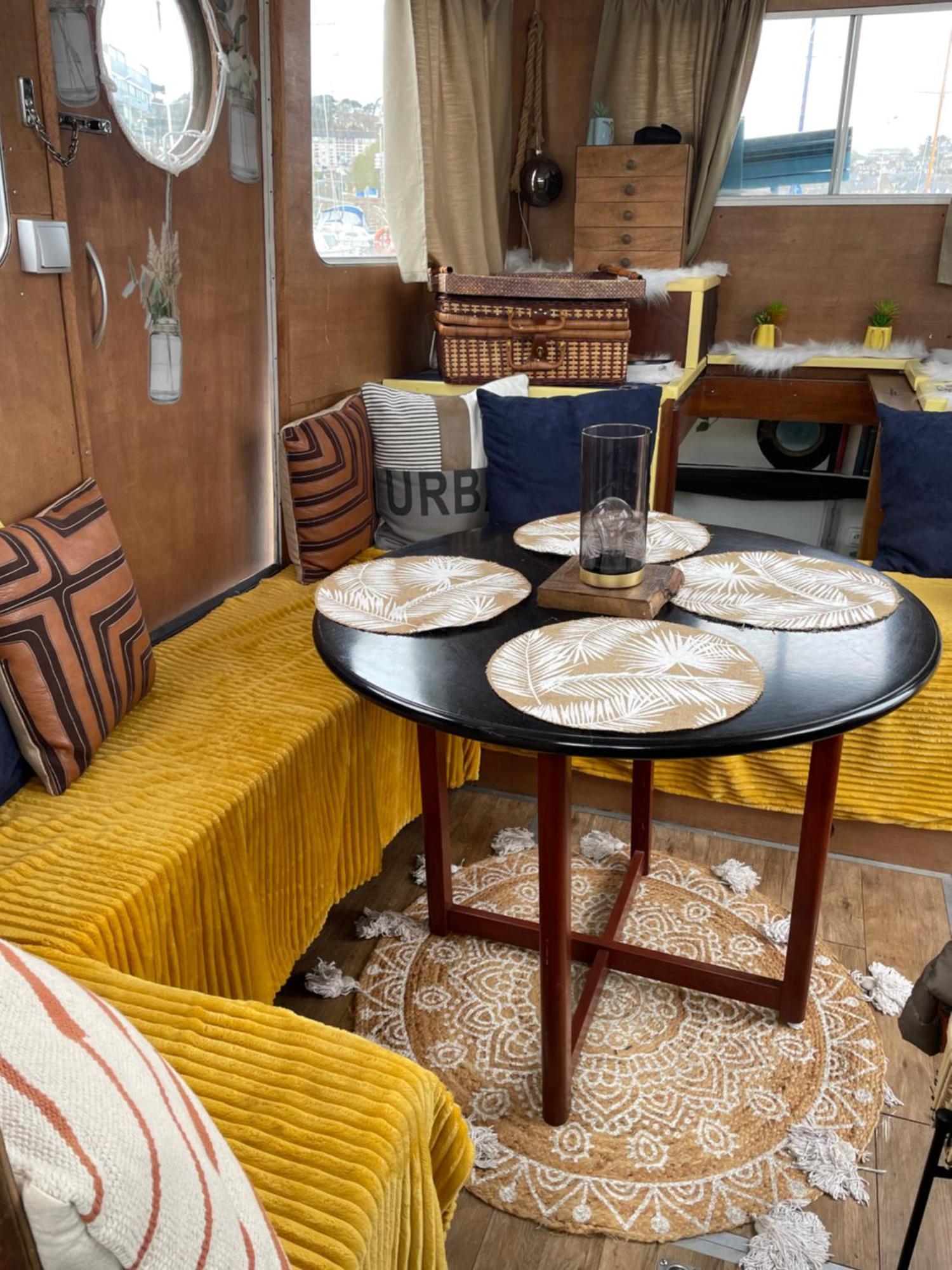 Bateau A Quai, Logement Atypique Chaleureux Bateau-hôtel